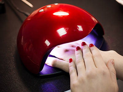 Gel polish burns when drying in the lamp: Causes and solutions