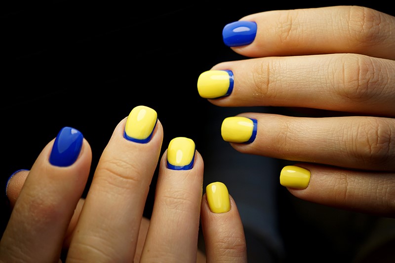 26 Yellow Nail Looks to Try on Nails of Any Length or Shape